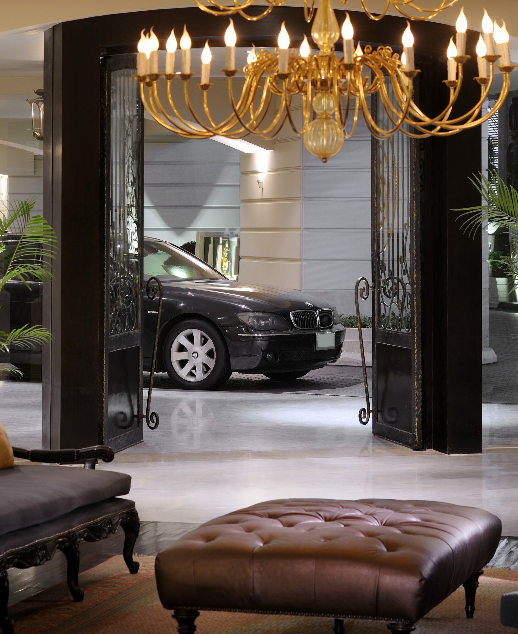 Hotel lobby with couch and car in the back